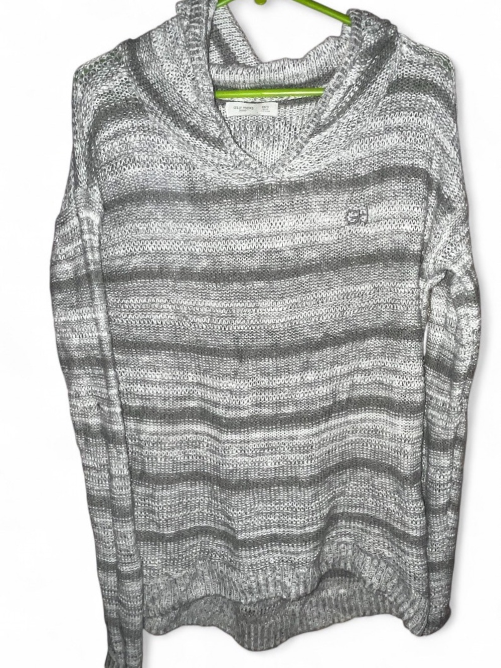 Gilly Hicks Light Gray Marled V‑Neck Knit Sweater